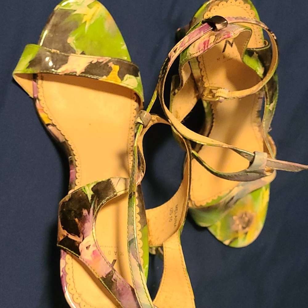 Green floral print heel